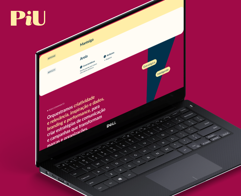 Notebook exibindo a one page da nova identidade visual da Agência PiU Comunica!, com cores magenta, amarelo e azul.